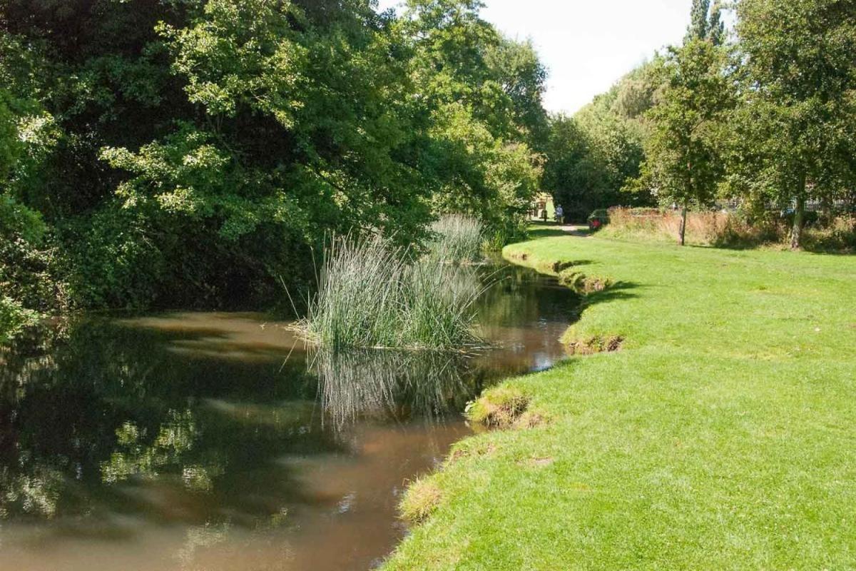 Hadleigh  Meddlars A Historic Cottage On The Countryside Edge Of A Vibrant Market Town מראה חיצוני תמונה