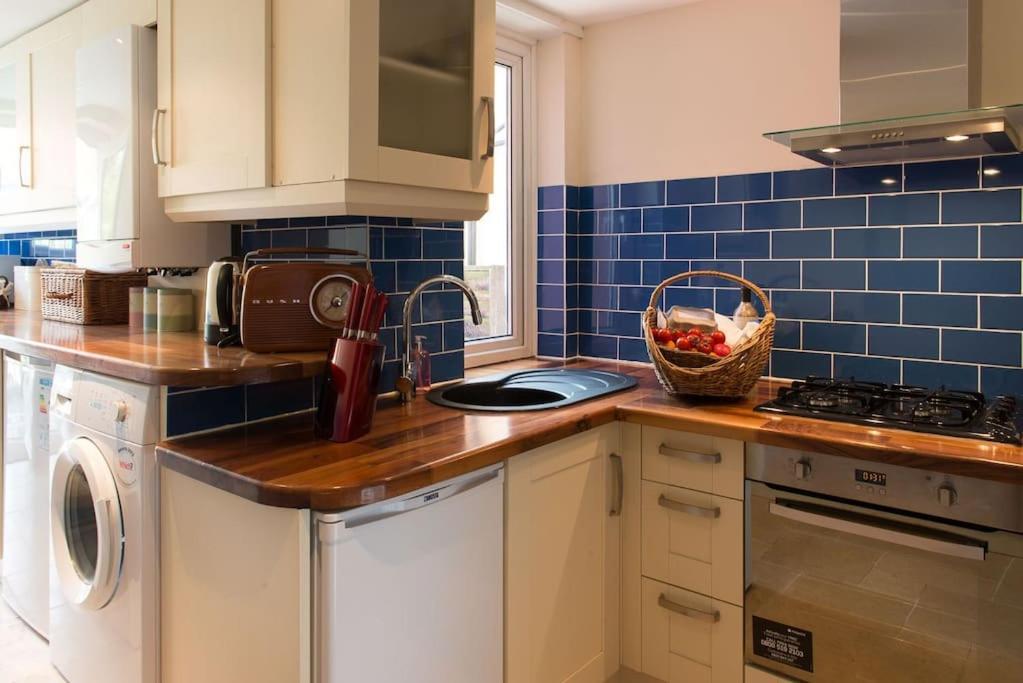 Hadleigh  Meddlars A Historic Cottage On The Countryside Edge Of A Vibrant Market Town מראה חיצוני תמונה
