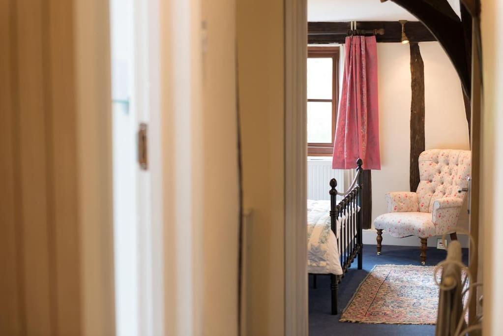 Hadleigh  Meddlars A Historic Cottage On The Countryside Edge Of A Vibrant Market Town מראה חיצוני תמונה