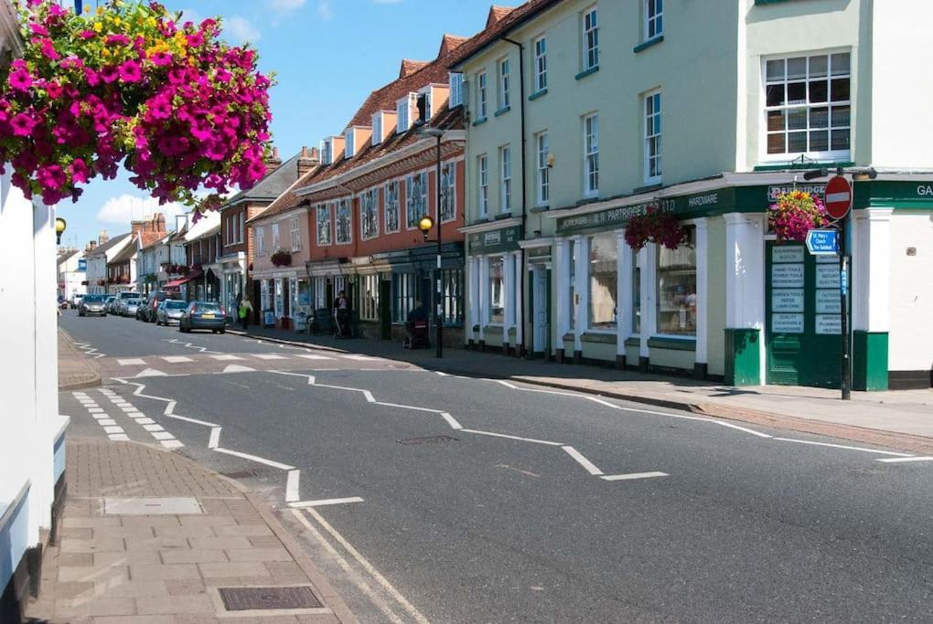 Hadleigh  Meddlars A Historic Cottage On The Countryside Edge Of A Vibrant Market Town מראה חיצוני תמונה
