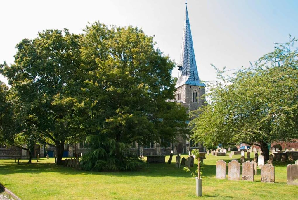 Hadleigh  Meddlars A Historic Cottage On The Countryside Edge Of A Vibrant Market Town מראה חיצוני תמונה
