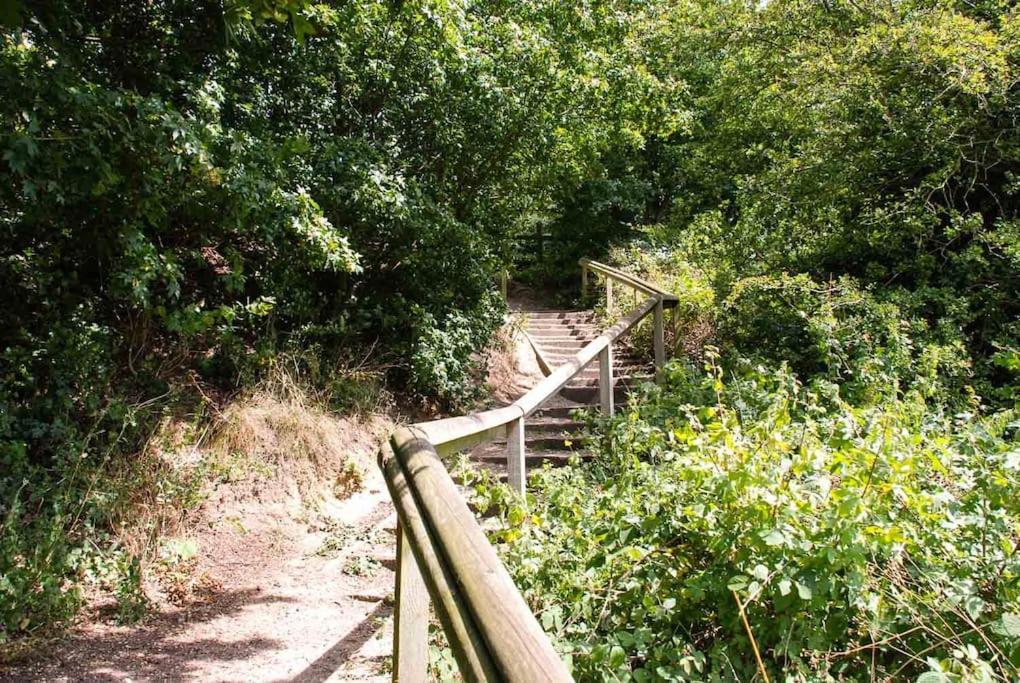 Hadleigh  Meddlars A Historic Cottage On The Countryside Edge Of A Vibrant Market Town מראה חיצוני תמונה