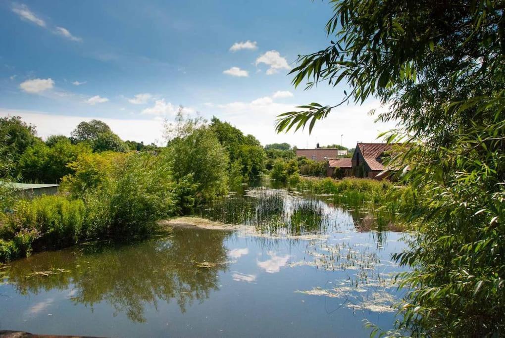 Hadleigh  Meddlars A Historic Cottage On The Countryside Edge Of A Vibrant Market Town מראה חיצוני תמונה