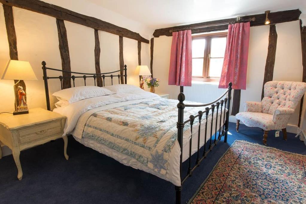 Hadleigh  Meddlars A Historic Cottage On The Countryside Edge Of A Vibrant Market Town מראה חיצוני תמונה